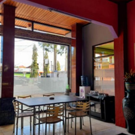 Hotel Rosichan Bau Bau Mitra Reddoorz Baubau Экстерьер фото